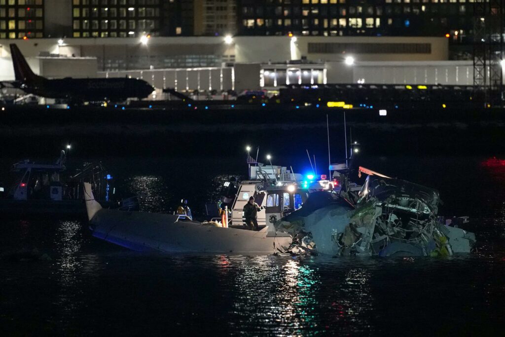 First clear photo of American Airlines flight 5342 to DC
